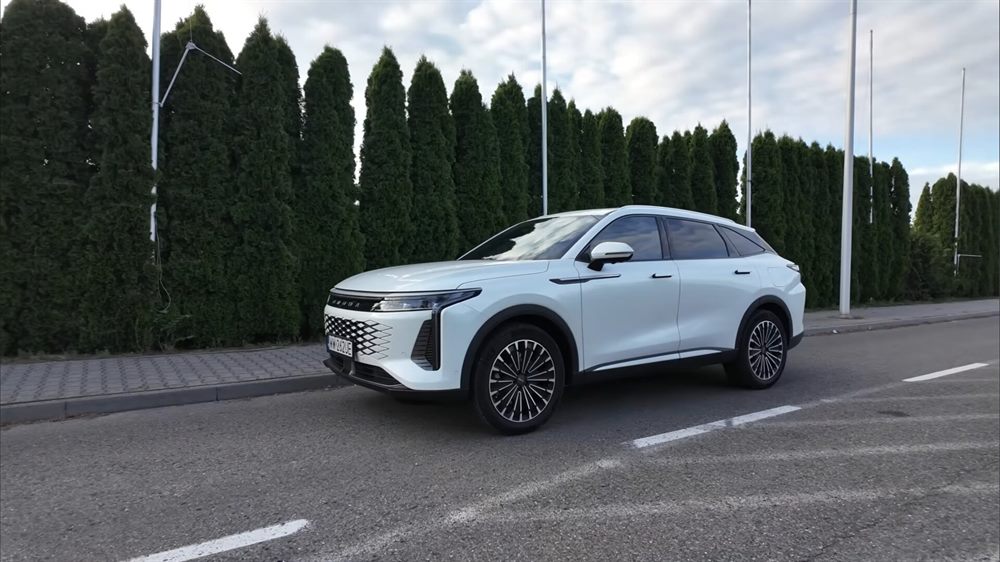 Omoda 9 SHS-P Premium 31,5 kWh — hybride rechargeable, suv familial chinois vendu en France
