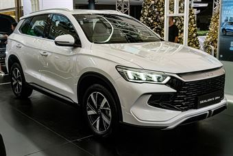 BYD Sealion 5 DM-i Design 18,3 kWh — hybride rechargeable, suv familial chinois vendu en France